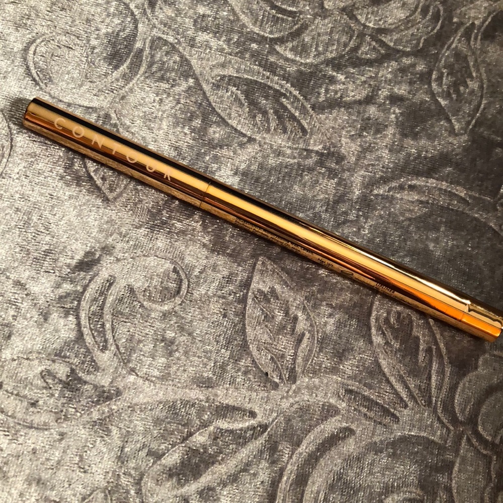 Contour Cosmetics lipliner in no. 3 stud